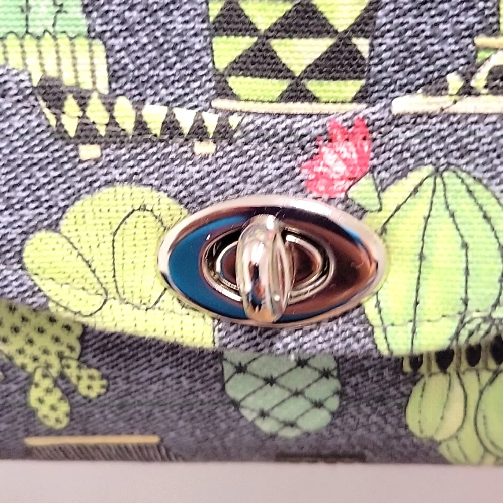 KJM Designs Crossbody Purse With Cactus Print One Outside Pocket w/Zipper - Picture 6 of 13